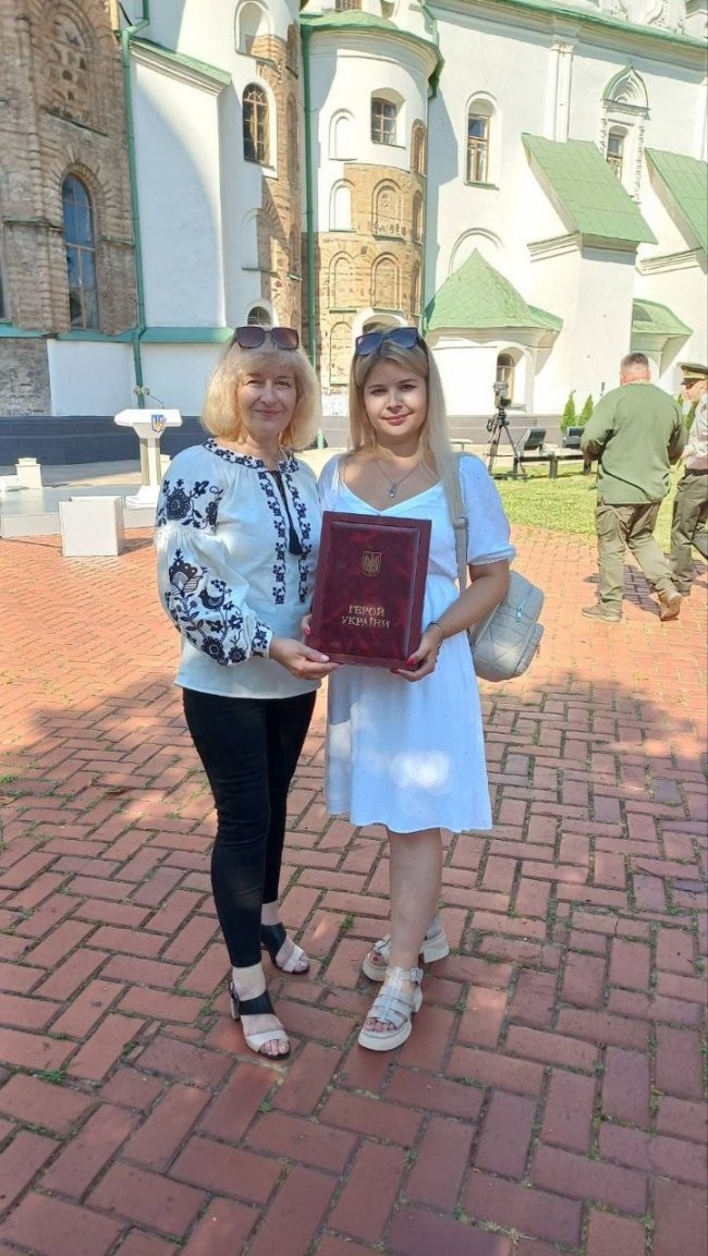 Зеленський вручив орден «Золота Зірка» рідним загиблого 25-річного Героя України з Волині