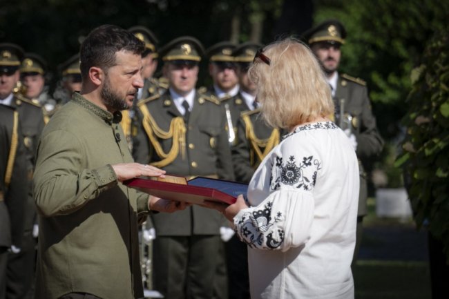 Зеленський вручив орден «Золота Зірка» рідним загиблого 25-річного Героя України з Волині