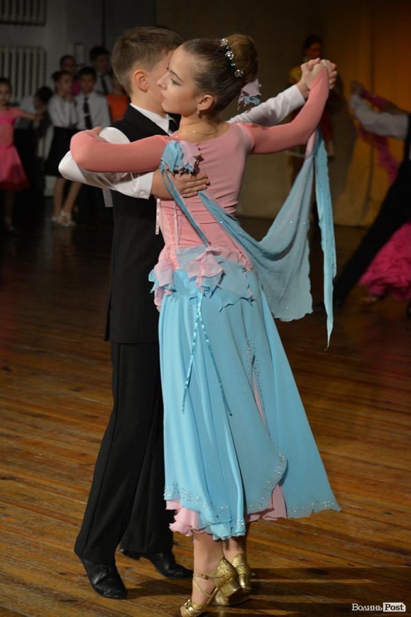 Луцьку сцену запалювали «різдвяні зірочки». ФОТО. ВІДЕО