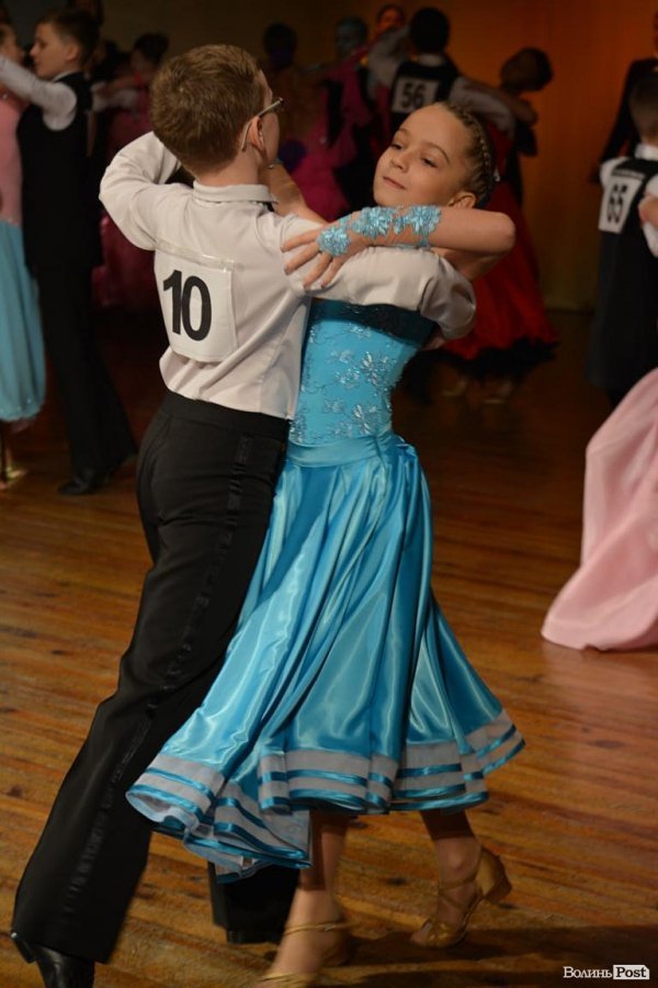 Луцьку сцену запалювали «різдвяні зірочки». ФОТО. ВІДЕО