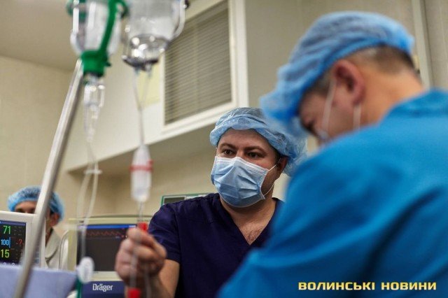 У волинській обласній лікарні провели операцію на серці без його зупинки. ФОТО