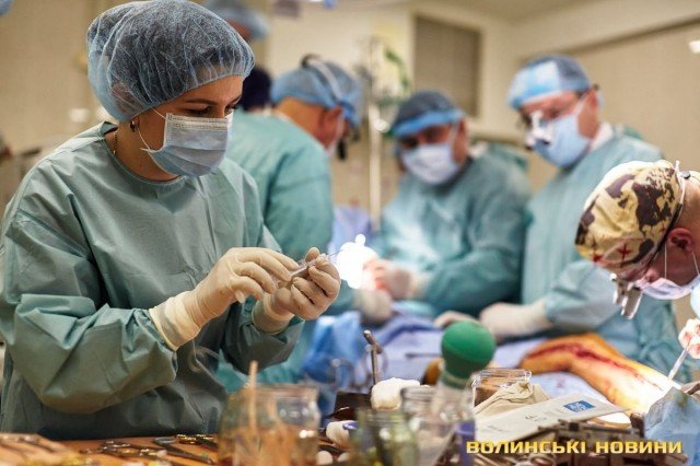 У волинській обласній лікарні провели операцію на серці без його зупинки. ФОТО