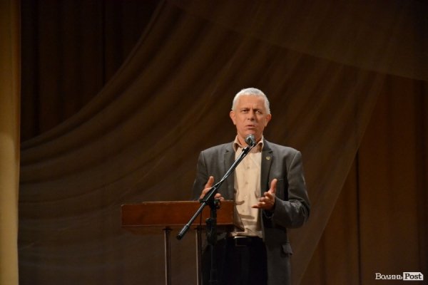 У Луцьку «вершили долю» переповненого авторинку. ФОТО 