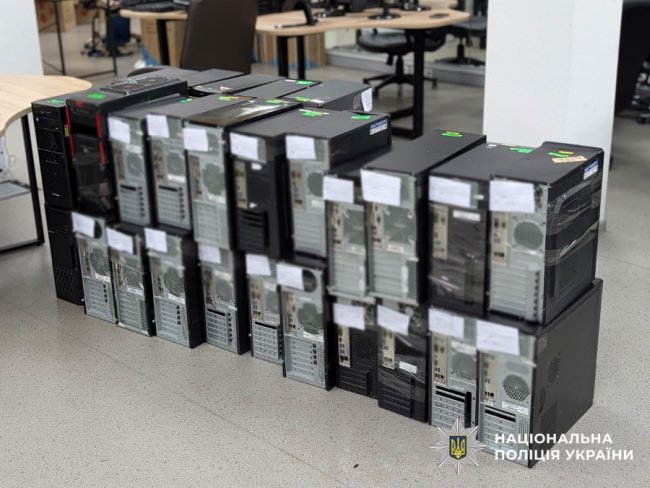 У Луцьку викрили криптошахрайський кол-центр: 60 операторів і 0 тисяч доходу щомісяця. ВІДЕО