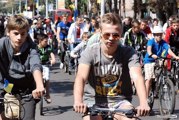 Масовий велопробіг до Дня Незалежності в Луцьку. ФОТО
