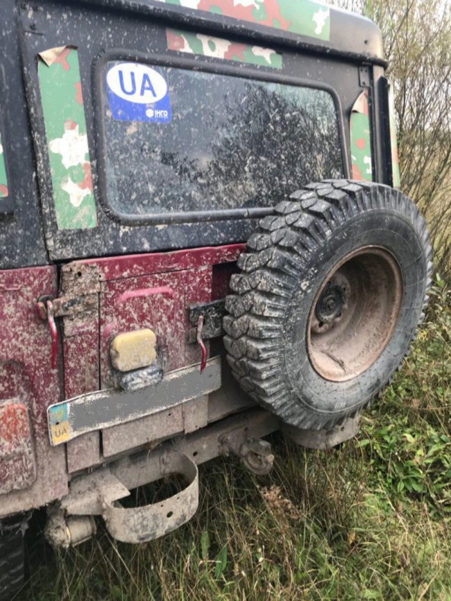 Прикордонники  затримали УАЗ «набитий» сигаретами, які українець хотів відправити до Польщі