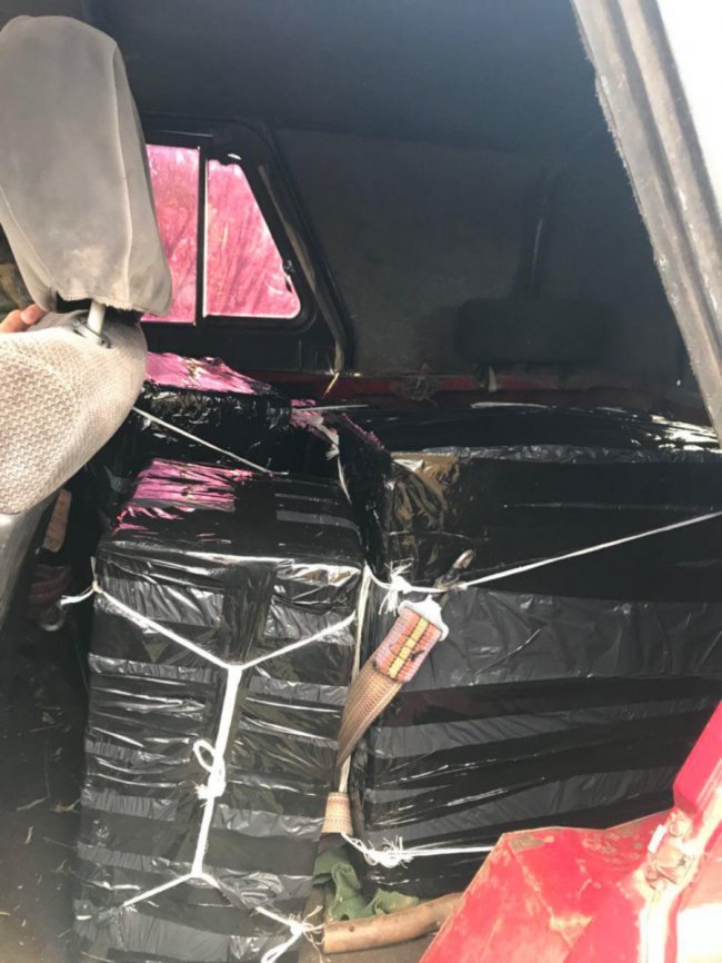 Прикордонники  затримали УАЗ «набитий» сигаретами, які українець хотів відправити до Польщі