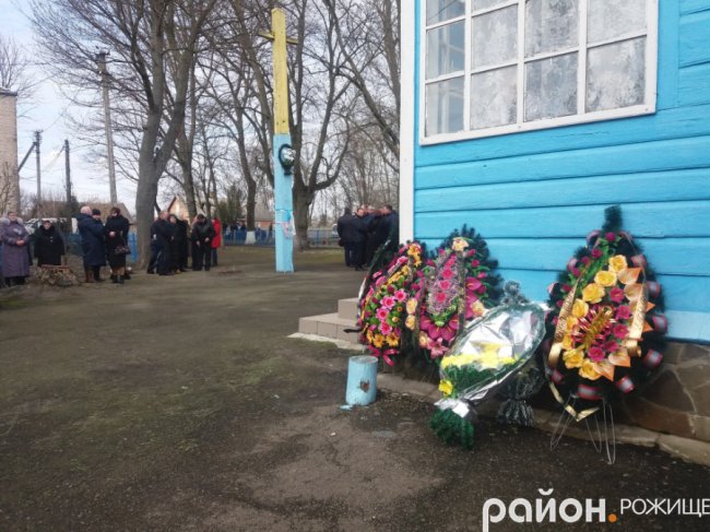 Директора волинської школи провели в останню дорогу. ФОТО