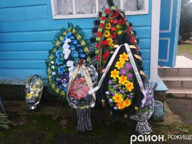 Директора волинської школи провели в останню дорогу. ФОТО