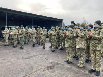 Волинських прикордонників з Різдвом привітали військовий оркестр та капелан. ВІДЕО