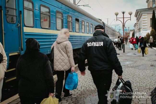 На Волині зустріли евакуаційний потяг з жителями Донеччини. ФОТО