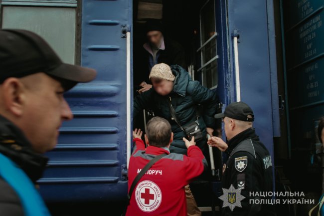 На Волині зустріли евакуаційний потяг з жителями Донеччини. ФОТО
