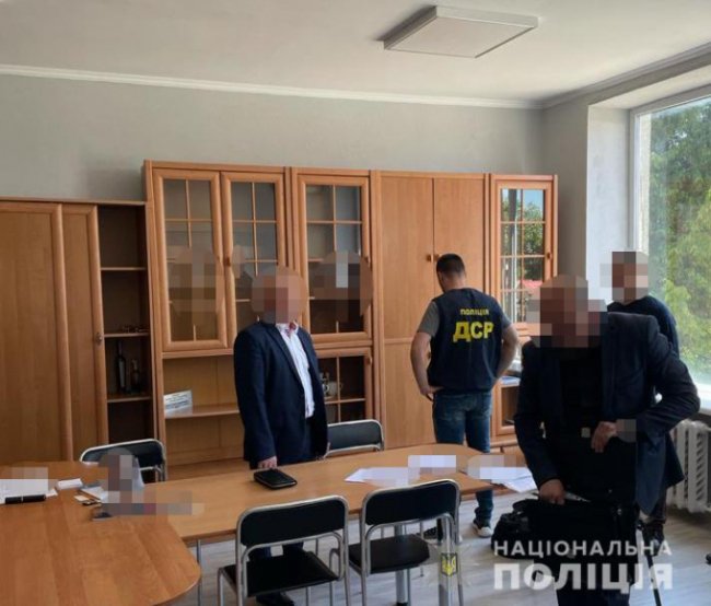 У Луцьку на хабарі у 1000 доларів зловили проректора університету