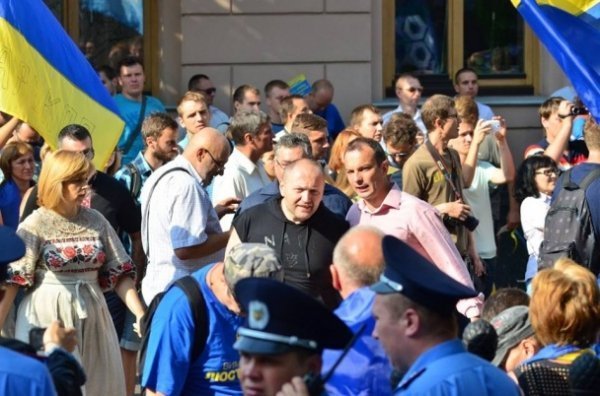 Під Верховною Радою − тисячний мітинг, перекрили дорогу. ФОТО