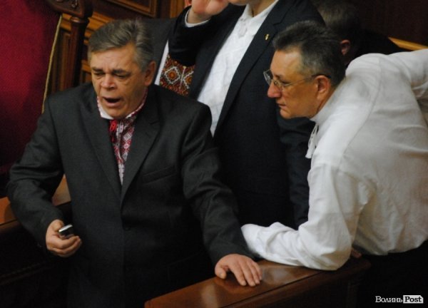 Як волинські депутати у парламенті б’ють байдики. ФОТО