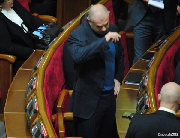 Як волинські депутати у парламенті б’ють байдики. ФОТО