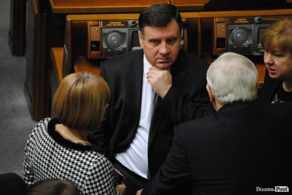 Як волинські депутати у парламенті б’ють байдики. ФОТО