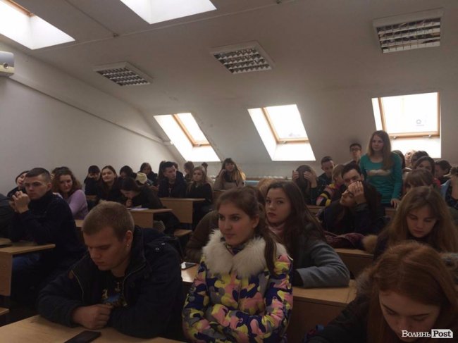 Історія луцького радіо, чиновники та ЗМІ: лекція для студентів-журналістів