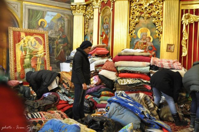 Церква, медики, тіла: священик з Волині показав трагічні кадри з протистояння на Майдані 5-річної давності