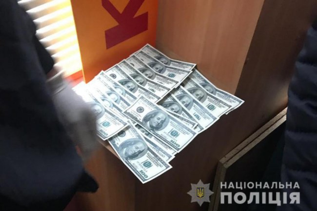 Адвокат з Луцька вимагав у клієнта 2 тисячі доларів хабара. ФОТО