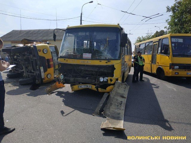 Автомобіль газової служби летів у повітрі: розповіли деталі подвійної аварії у Луцьку. ФОТО