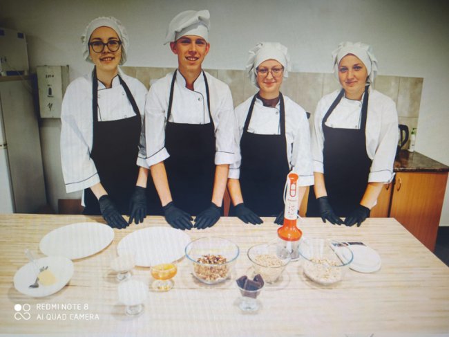 На Волині студенти створили цукерки «ЗСУ». ФОТО