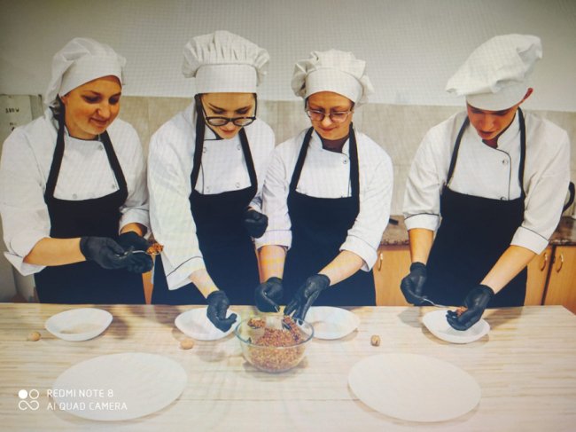 На Волині студенти створили цукерки «ЗСУ». ФОТО