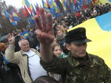 УПА та Бандеру вшанували у Києві ходою. ФОТО