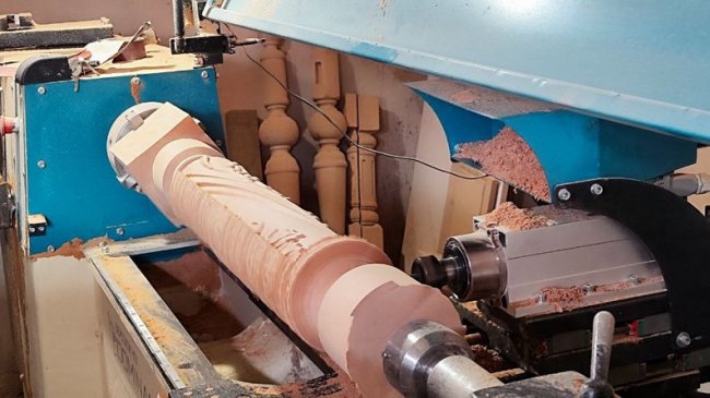 Стрілець Нацгвардії з Луцька виготовляє церковний іконостас. ВІДЕО