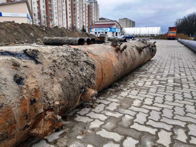 Комунальники ліквідували аварійну ситуацію, через яку лучани могли лишитись без води