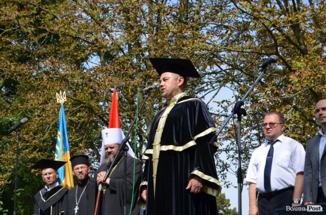 Танець від ректора і завдання від губернатора: як у луцькому «політесі» першачків зустрічали. ФОТО