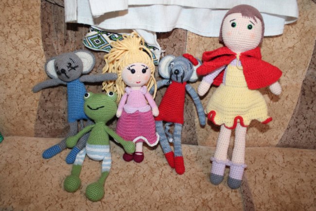 Вишивальниця з Волині опанувала десятки технік і зібрала унікальну колекцію виробів