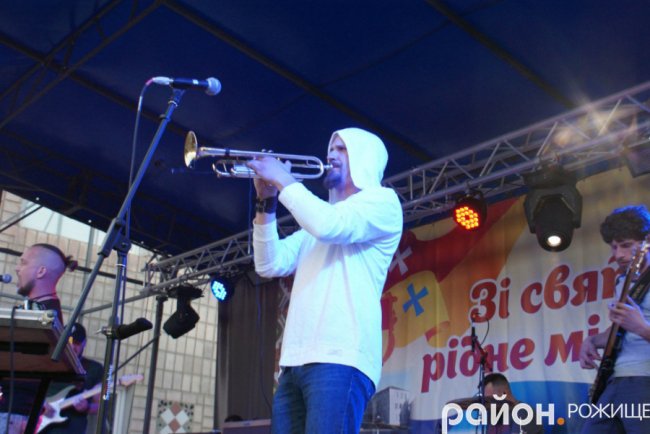 Народні гуляння у місті на Волині. ФОТО