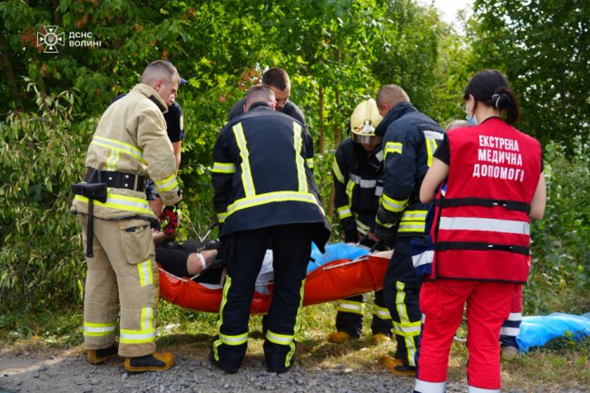Рятувальники «вирізали» пасажира: у Луцькому районі зіткнулися дві автівки