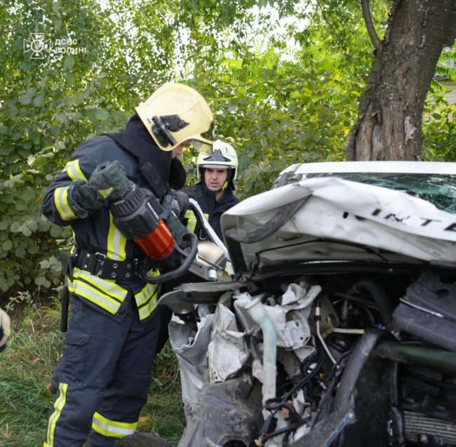 Рятувальники «вирізали» пасажира: у Луцькому районі зіткнулися дві автівки