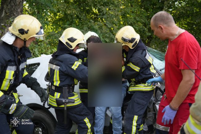 Рятувальники «вирізали» пасажира: у Луцькому районі зіткнулися дві автівки