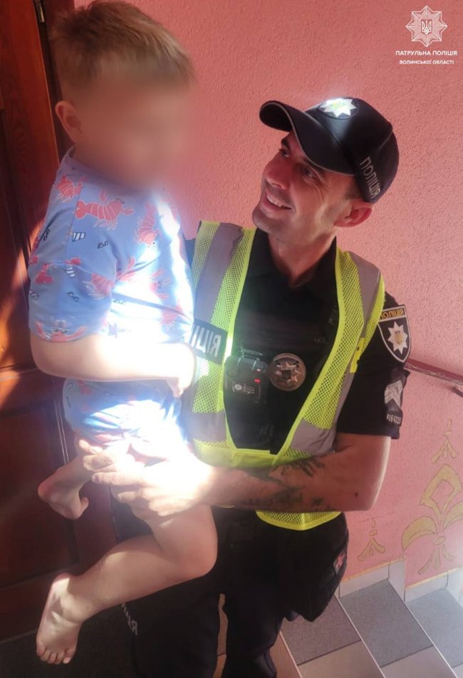 На Волині патрульні повернули матері зниклу дитину