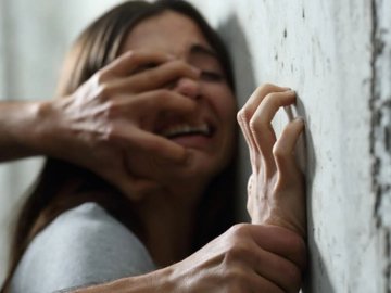 На Волині багатодітний батько ґвалтував рідну доньку: скільки років дали кривднику