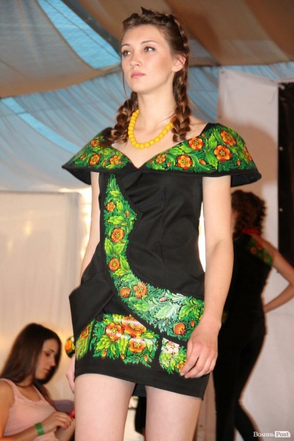 Довгоногі красуні, купальники, сукні: День моди в Луцьку. ФОТО