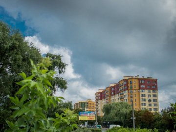За мить до зливи: світлини дощового неба над Луцьком. ФОТО
