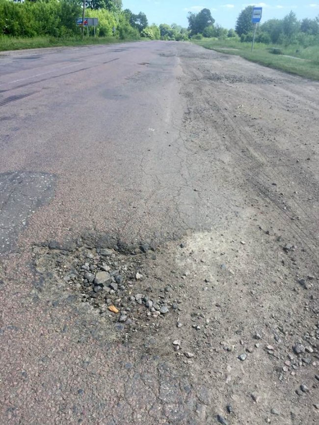 Ніби війна пройшлася саме тут, – лучанка про дорогу до Дубна