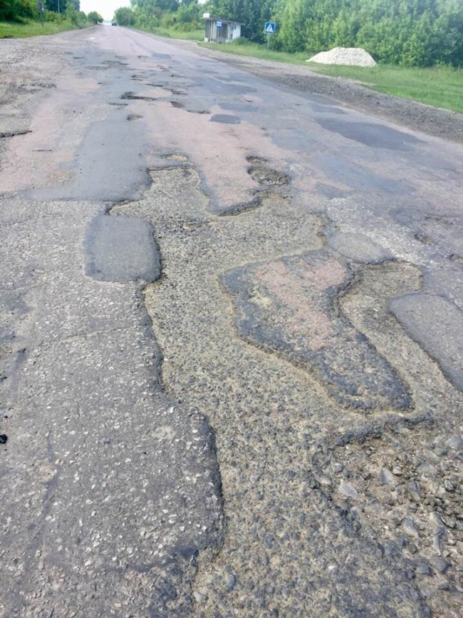 Ніби війна пройшлася саме тут, – лучанка про дорогу до Дубна