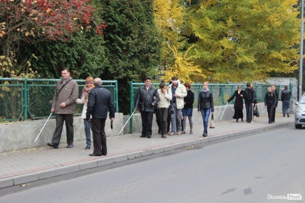 У Луцьку «на ділі» показали, як живеться незрячим. ФОТО