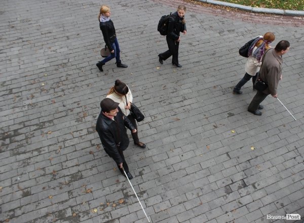У Луцьку «на ділі» показали, як живеться незрячим. ФОТО