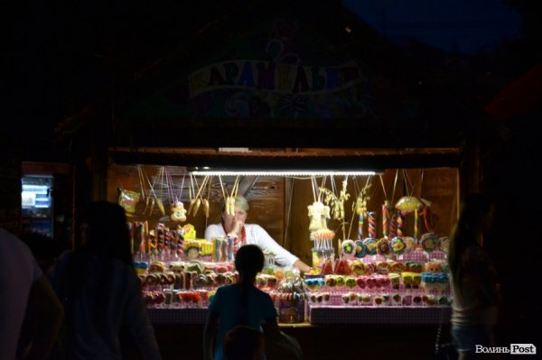 До Дня міста. Вечірній Луцьк. ФОТО