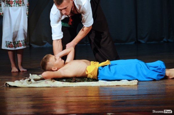 У Луцьку козаки показали свою майстерність в бойовому гопаці.ФОТО