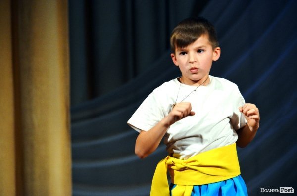 У Луцьку козаки показали свою майстерність в бойовому гопаці.ФОТО