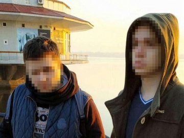 Побили та кинули у воду: у Дніпрі молодики зняли вбивство чоловіка на відео. 18+
