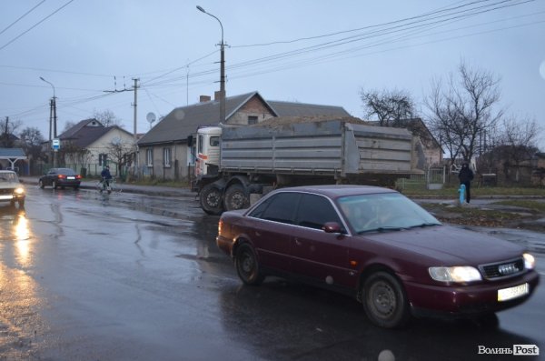 Аварія в Луцьку: не розминулися вантажівки. ФОТО