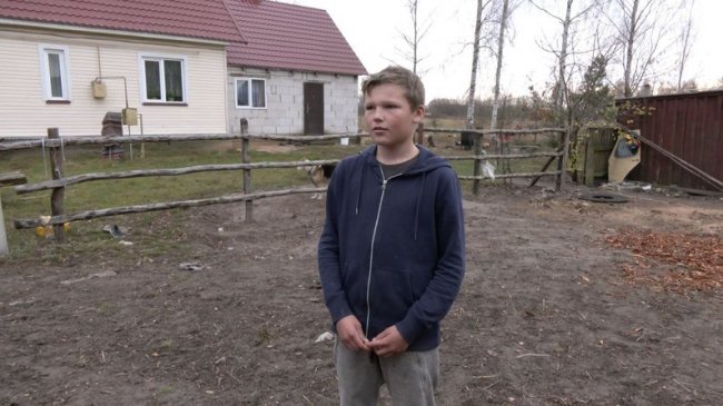 «Газувати теж вміє»: як волинянка навчилася їздити на тракторі. ВІДЕО